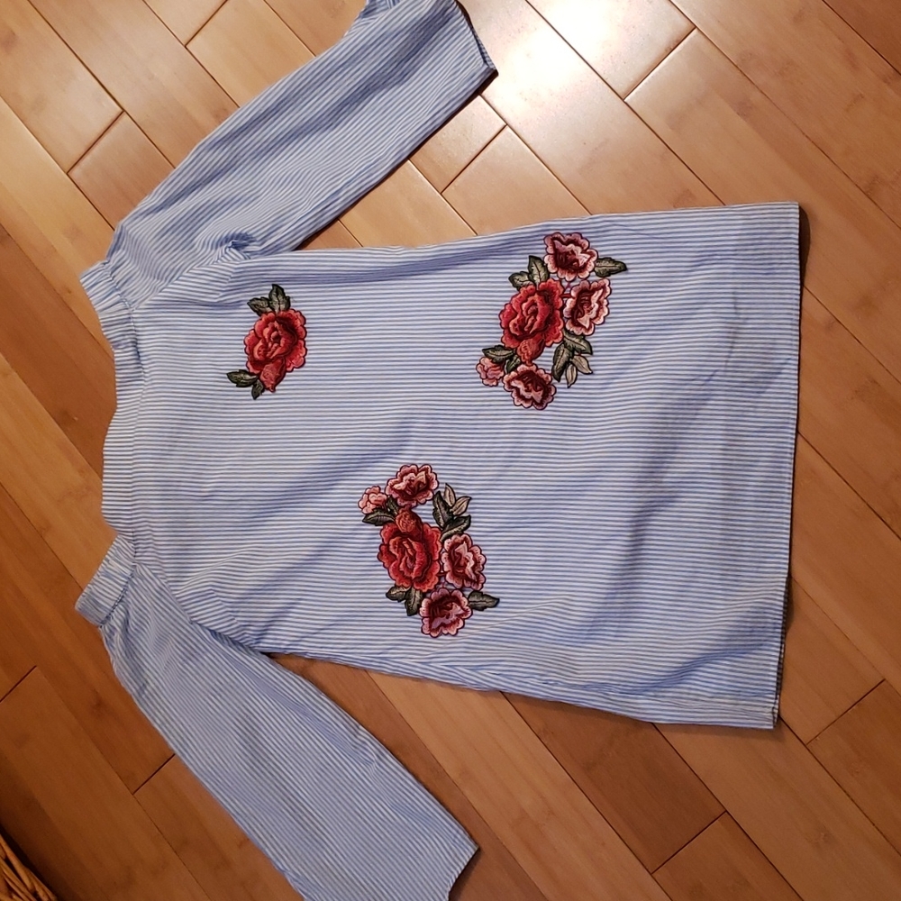 Blue / white floral application Rosee appliqué